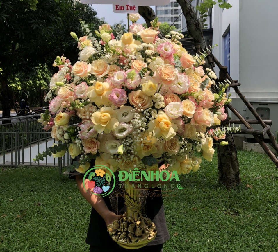 Bình hoa chúc mừng ngày 8-3