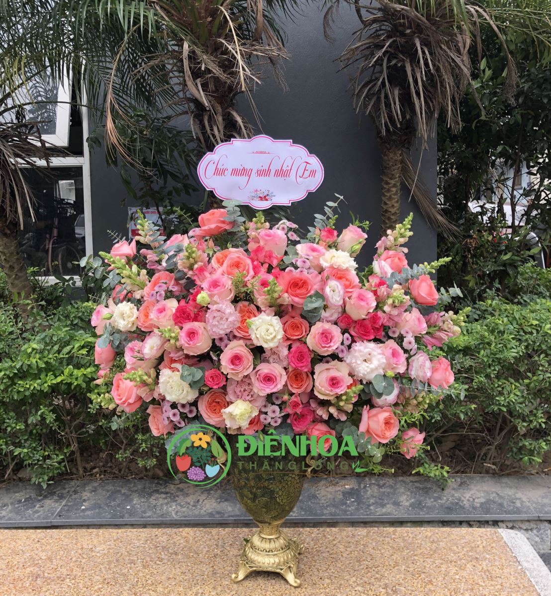 Bình hoa chúc mừng vợ ngày 8-3