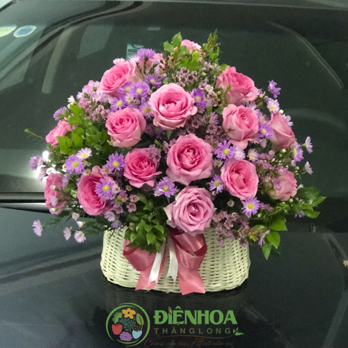 Giỏ hoa hồng đậm