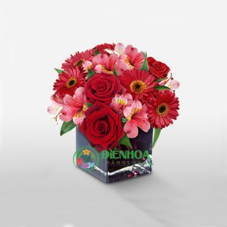 Bình hoa tươi xinh xắn