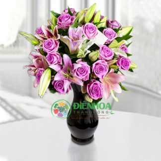 Bình hoa tươi tặng vợ