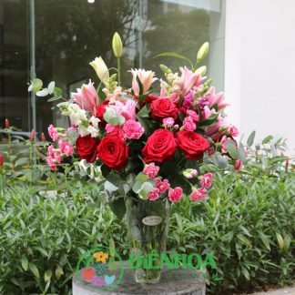 Bình hoa ly hồng, hồng đỏ đẹp, sang trọng