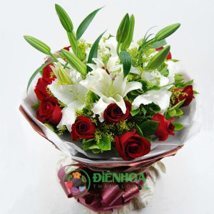 Bó hoa lily trắng và hồng đỏ