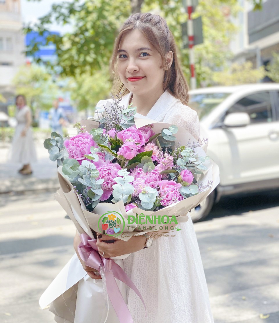 Gửi hoa tặng bạn gái tại Việt Nam