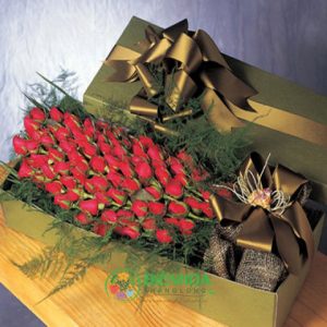 Hộp hoa 100 bông hồng