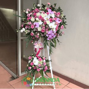 Kệ hoa khai trương màu trắng hồng